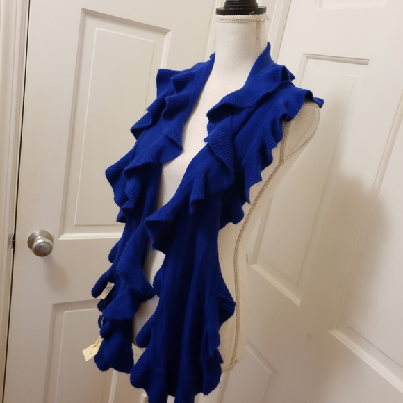 NWT Eighteen Collection clematis blue ruffled scarf - Picture 2 of 9